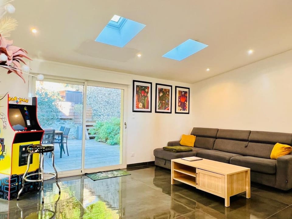 TV and multimedia, Living room, Seating area