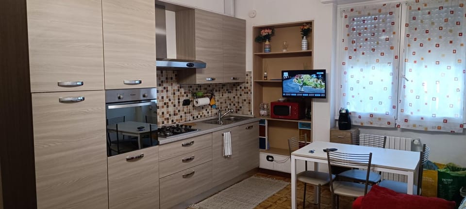 TV and multimedia, Dining area, dishwasher, microwave, oven, stove