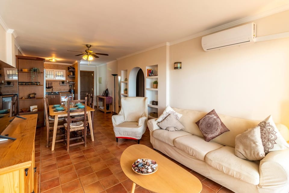 TV and multimedia, Living room, Dining area, air conditioner