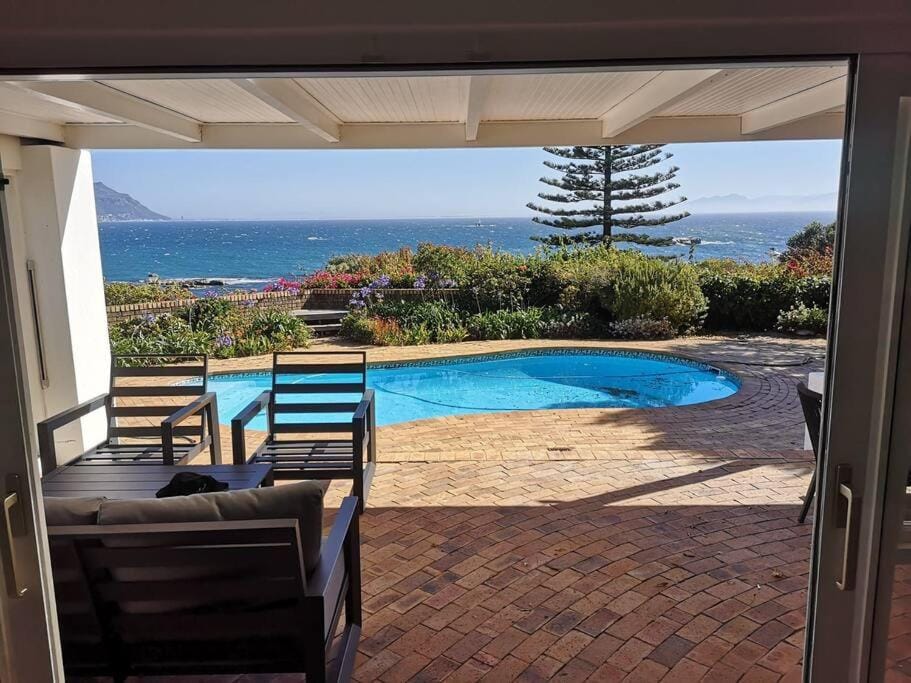 Patio, Pool view, Swimming pool
