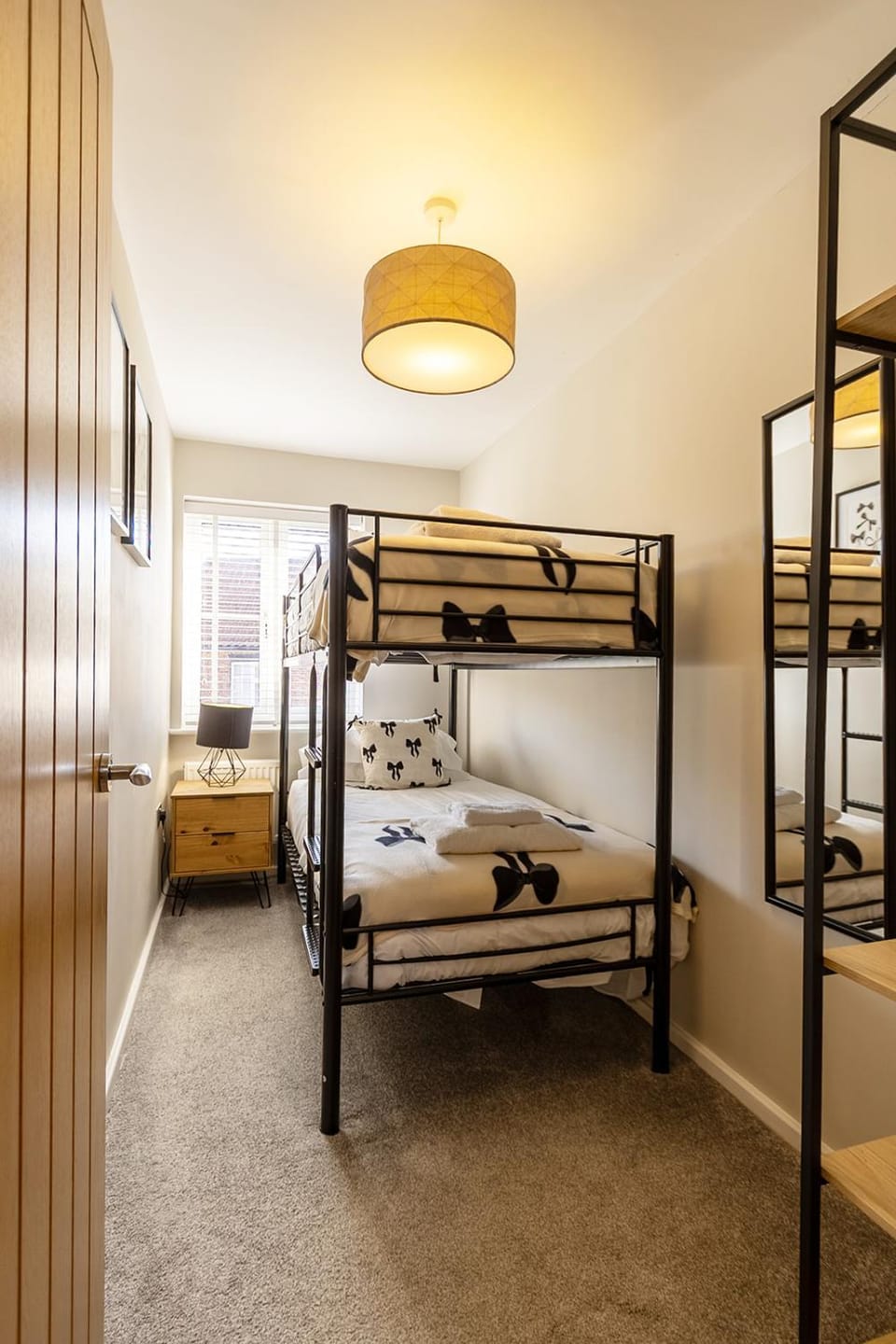 Curlew House, with parking and Abbey views! House in England