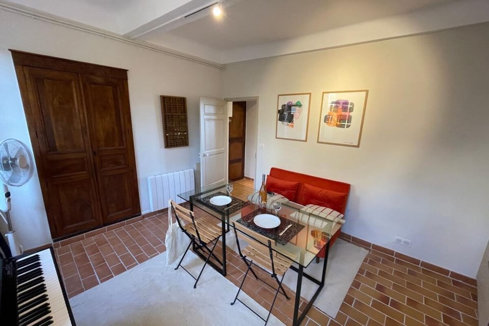 Charming Studio - in the heart of a medieval village Apartment in Bormes-les-Mimosas