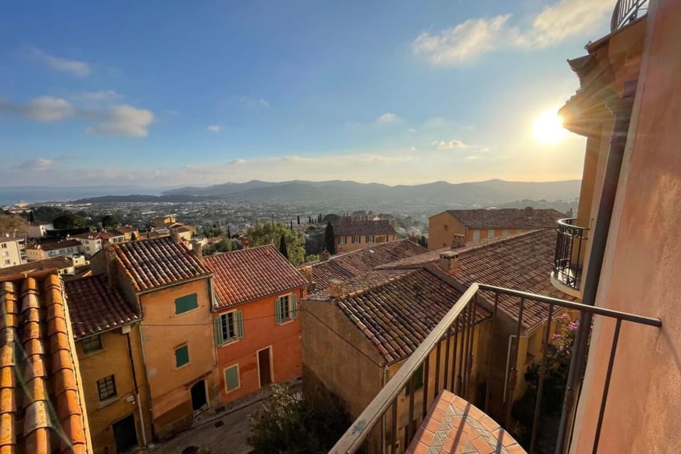 Charming Studio - in the heart of a medieval village Apartment in Bormes-les-Mimosas