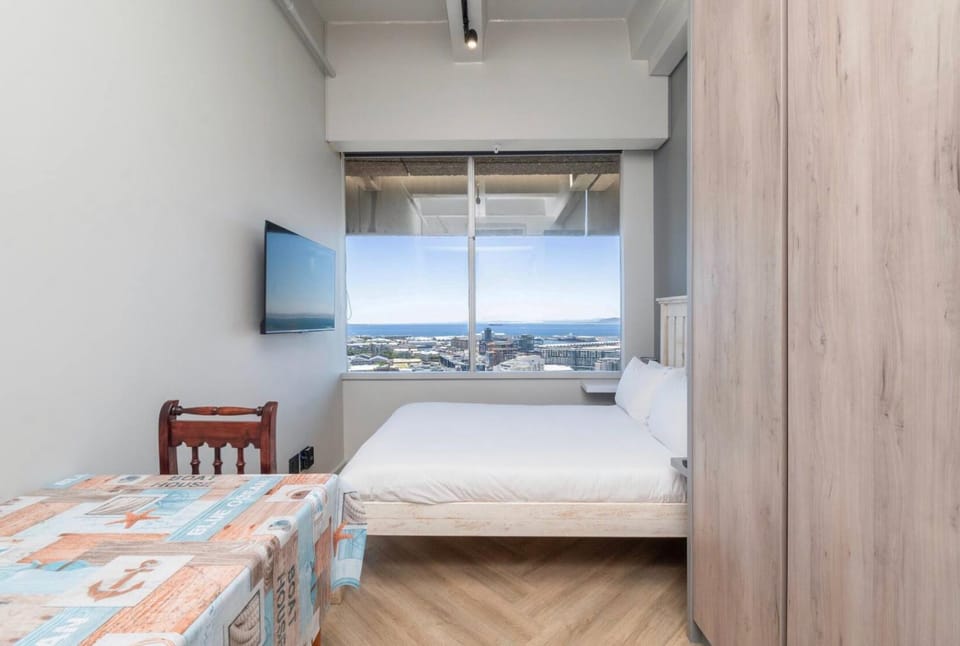Bed, TV and multimedia, Bedroom, hair dresser, wardrobe