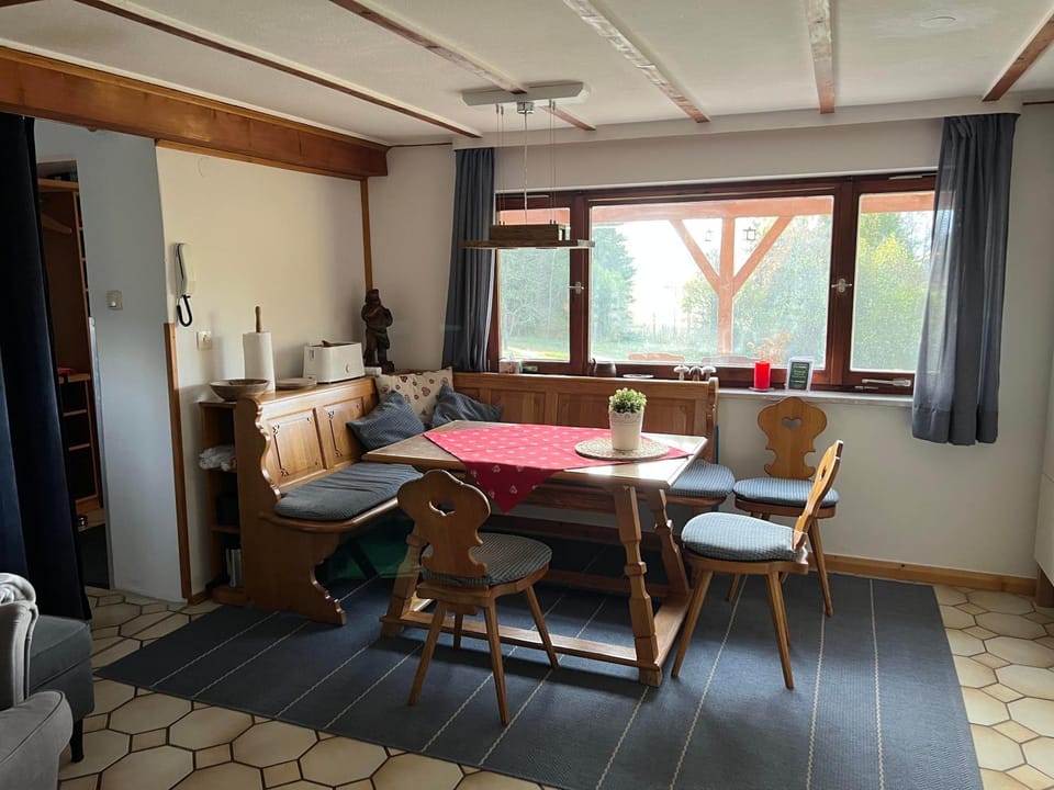 Seating area, Dining area