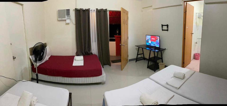 Bed, TV and multimedia, Photo of the whole room, Evening entertainment, Bedroom
