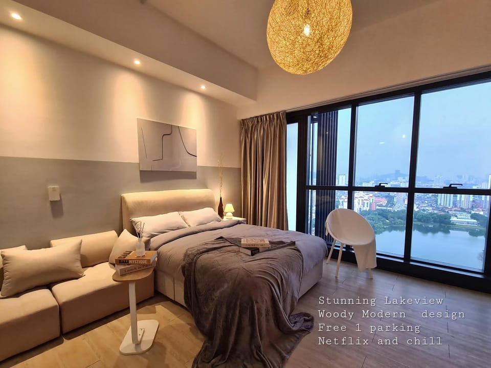 Bed, Natural landscape, Photo of the whole room, Seating area, Bedroom