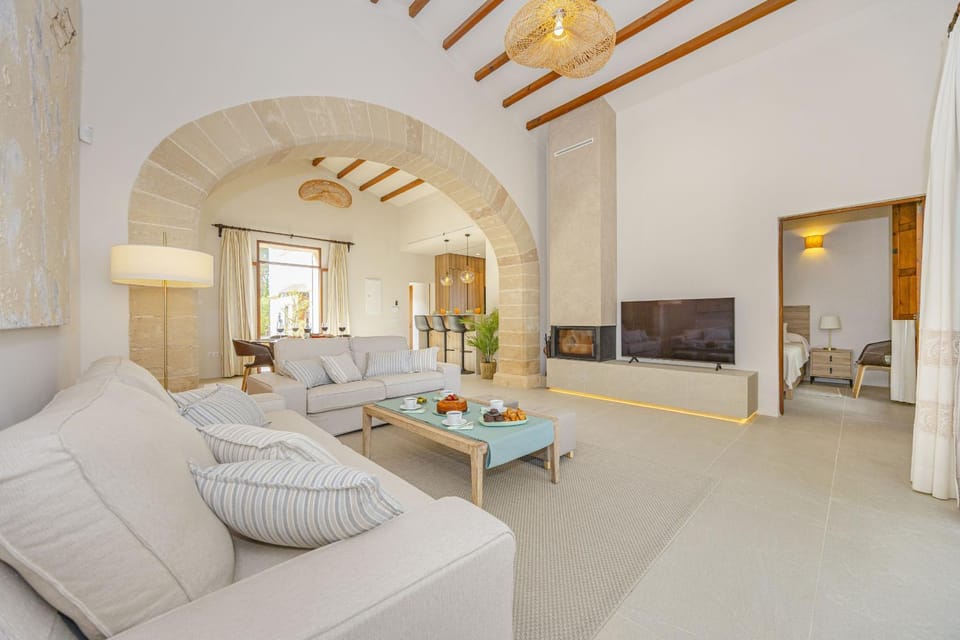 Communal lounge/ TV room, Living room