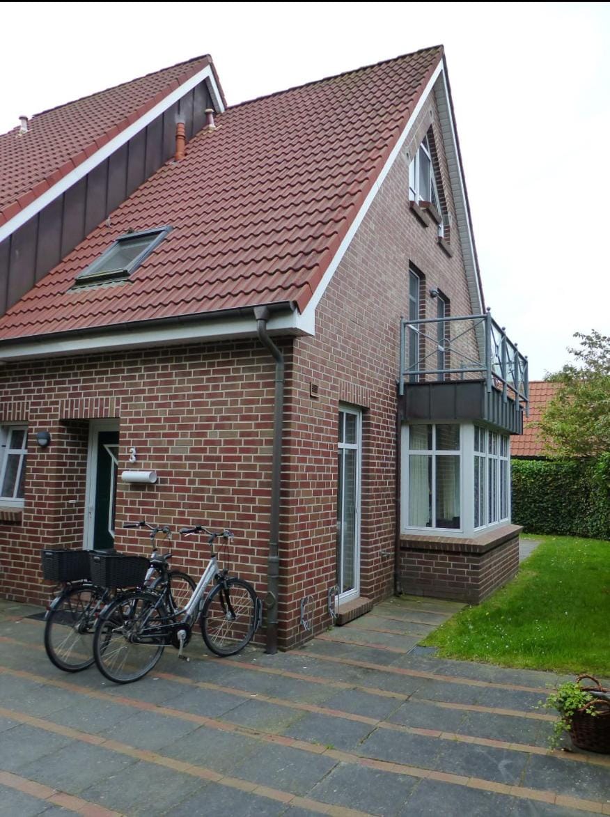 Property building, Day, Cycling