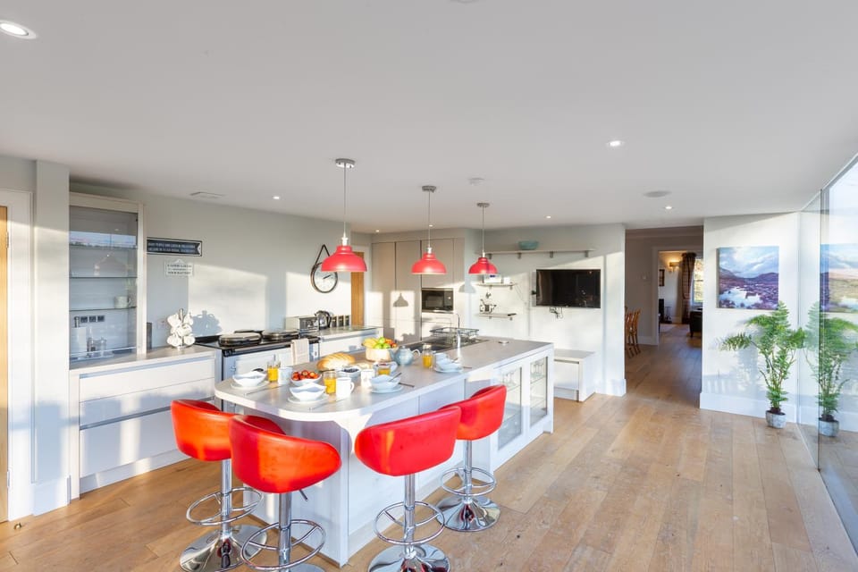 Kitchen or kitchenette, Food and drinks, Seating area, Dining area, Food, dishwasher, pet friendly, stove