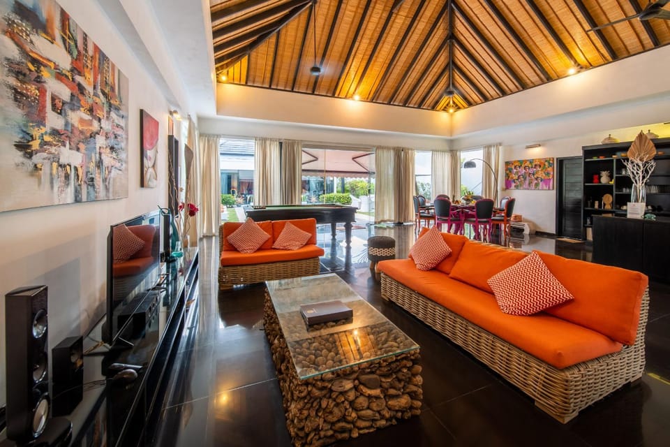 Communal lounge/ TV room, Living room