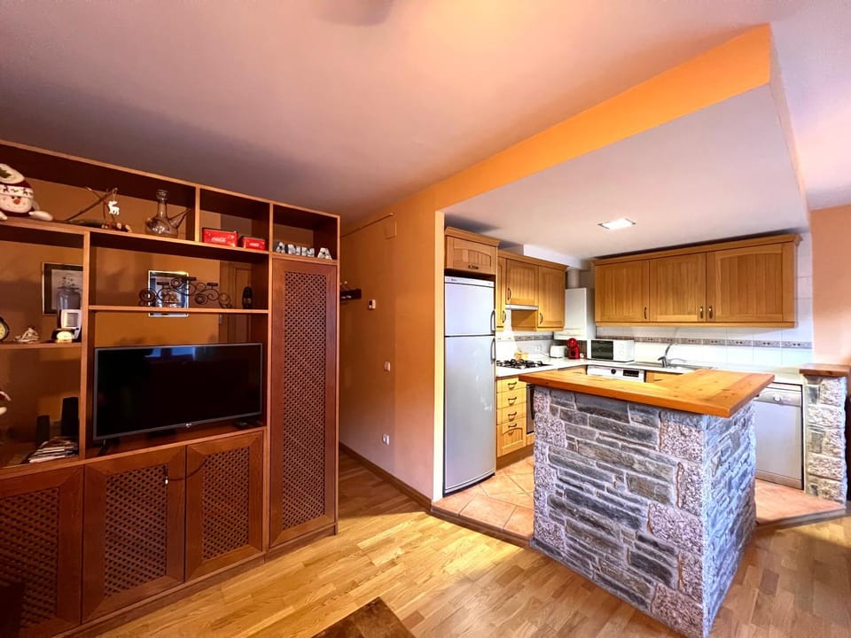 Kitchen or kitchenette, Dining area, dishwasher, minibar, oven, pet friendly, stove