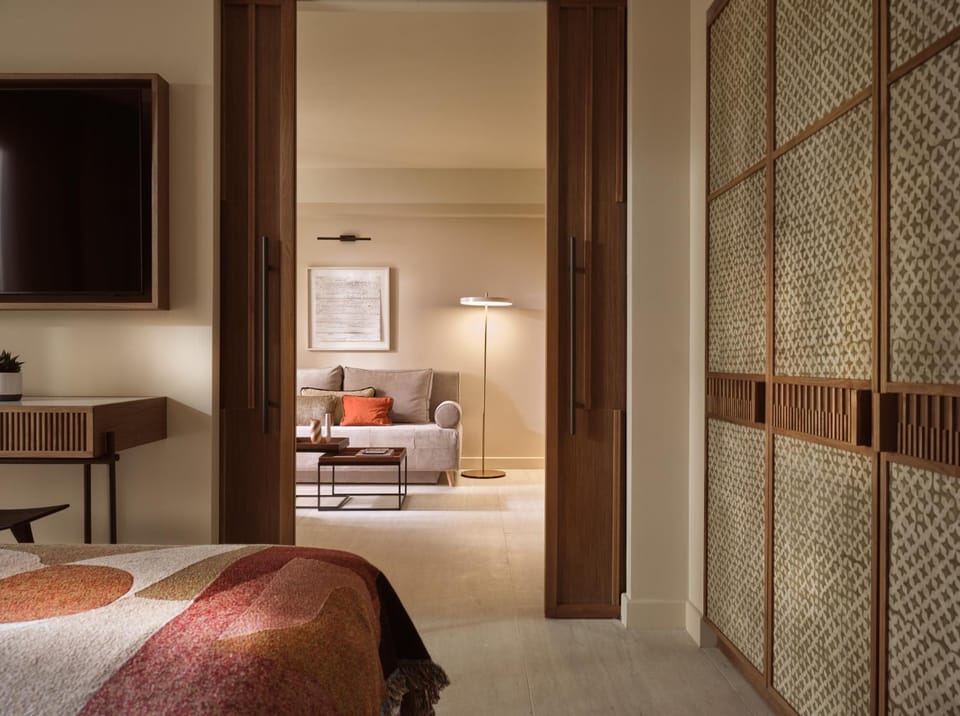 Bed, TV and multimedia, Living room, Photo of the whole room, Seating area, Bedroom, wardrobe