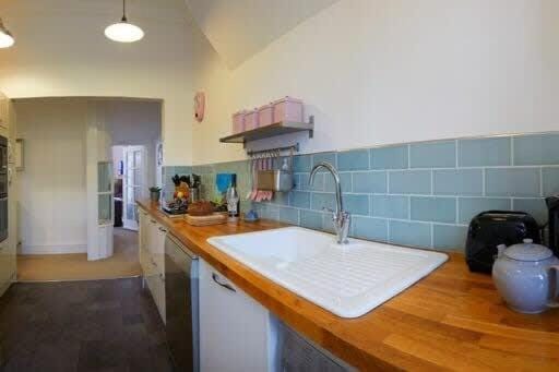Crescent View - Panoramic sea views House in Filey