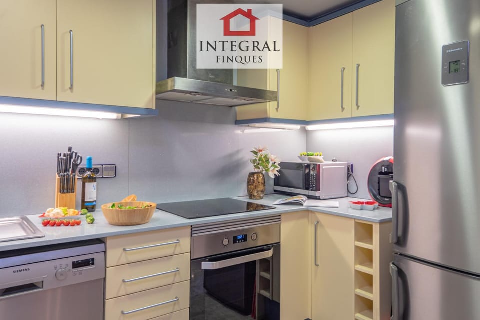 Kitchen or kitchenette, Seating area, Dining area