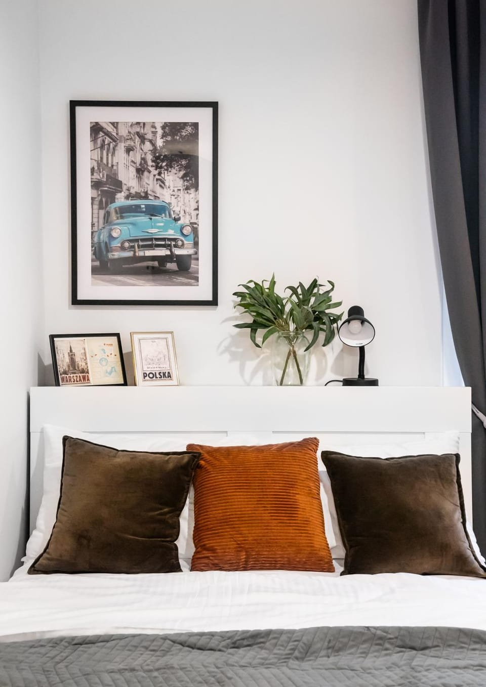 Bed, Living room, Photo of the whole room, Seating area, Bedroom