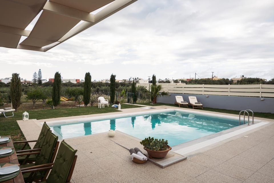 Garden, Swimming pool, Swimming pool