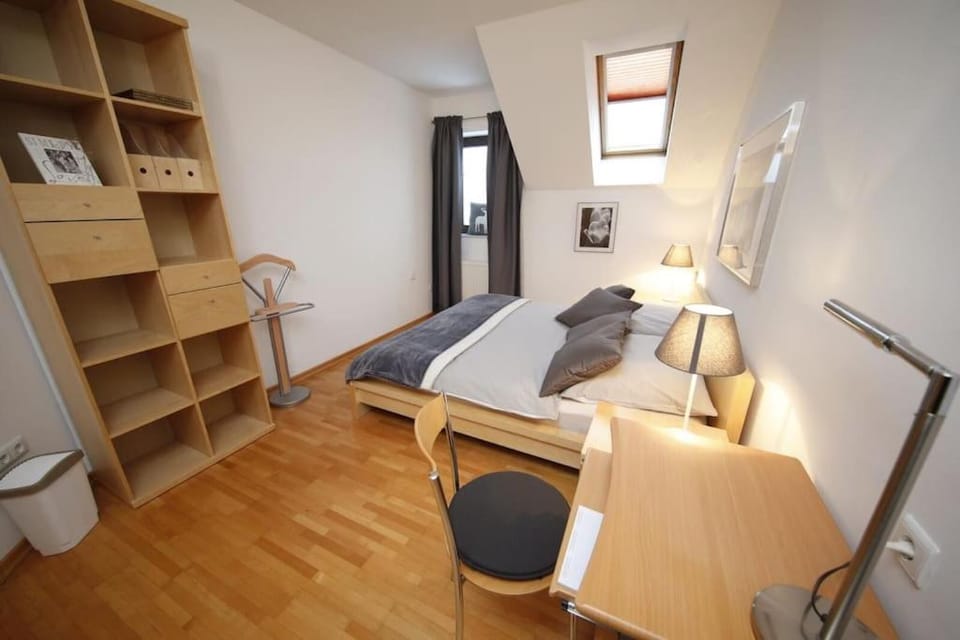 Traumhaft großes, sonniges Haus in Wien Nähe House in Hungary