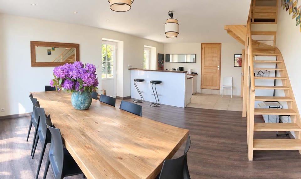 Large farmhouse with garden and sea view for 8 people House in Finistere