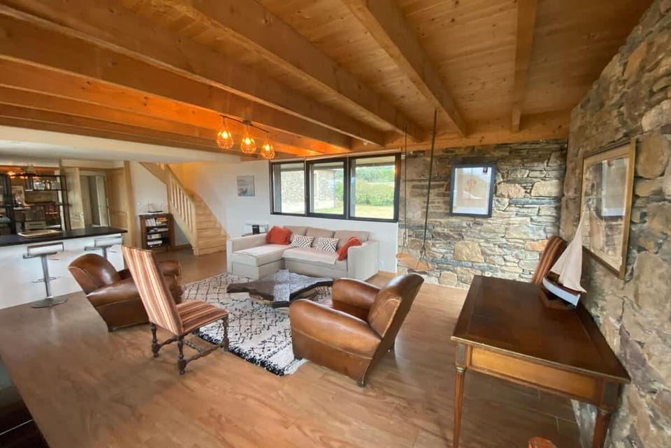 Large farmhouse with garden and sea view for 8 people House in Finistere