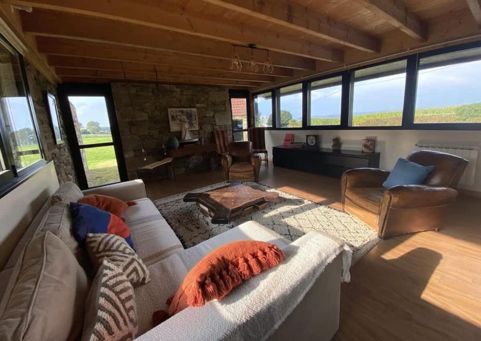 Large farmhouse with garden and sea view for 8 people House in Finistere