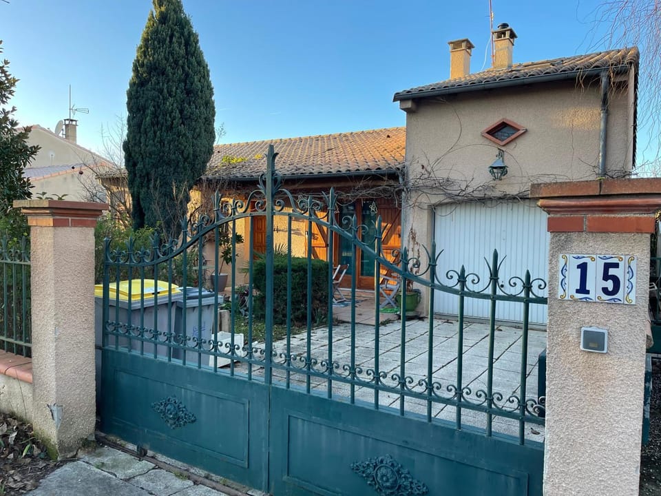 Property building, Facade/entrance, Garden