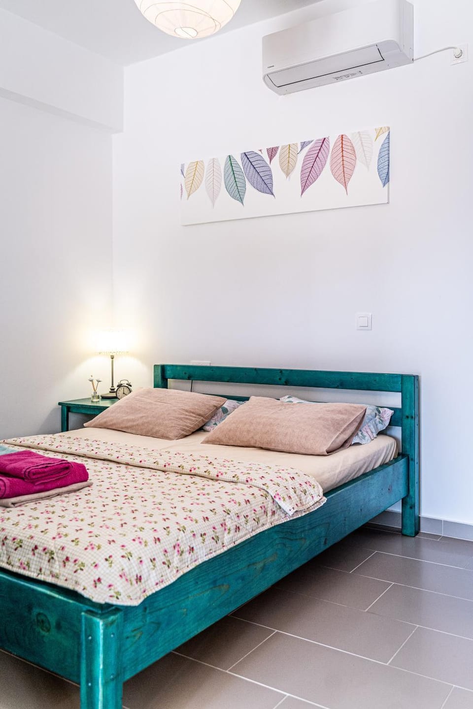 Bed, air conditioner