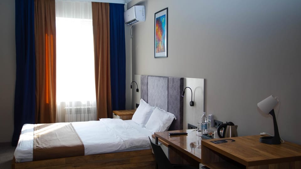 Bed, Photo of the whole room, Bedroom, hair dresser
