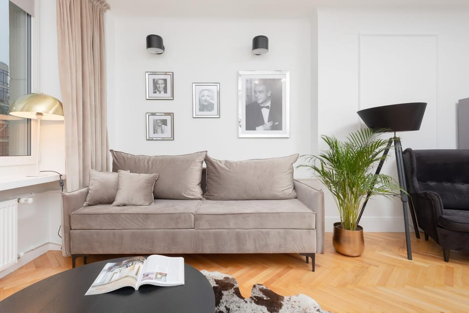 Communal lounge/ TV room, Living room, Seating area