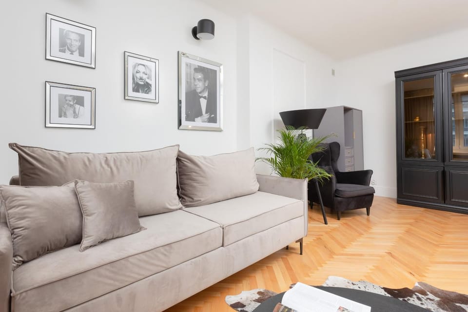 Communal lounge/ TV room, Living room, Seating area