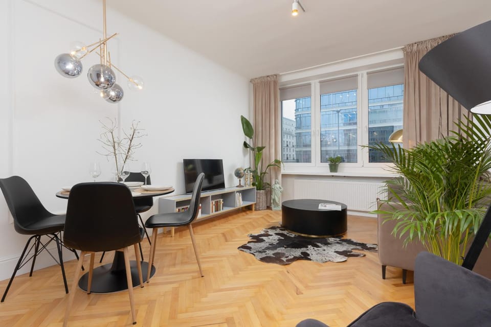 Communal lounge/ TV room, TV and multimedia, Living room, Seating area, Dining area