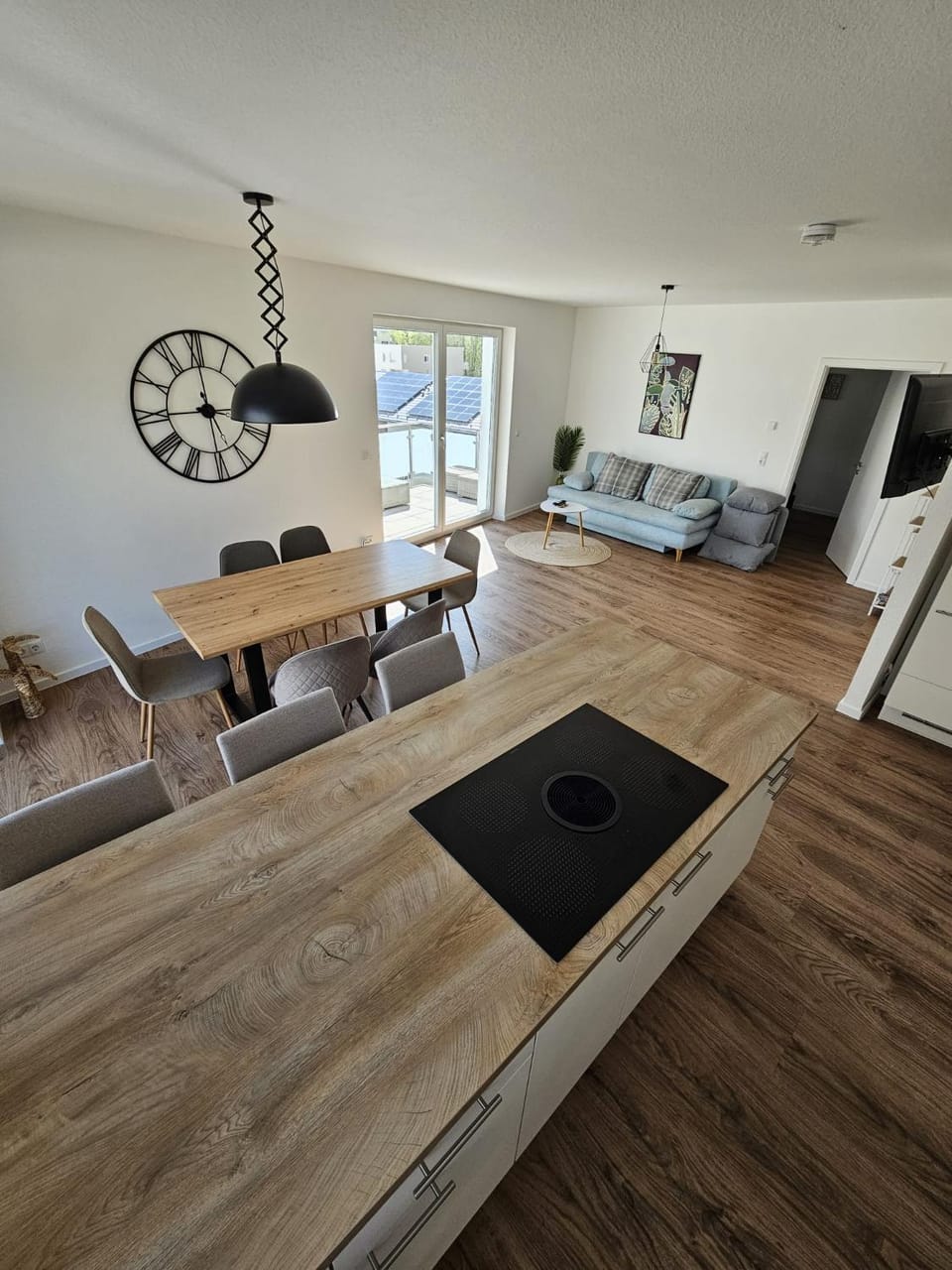 Kitchen or kitchenette, Living room, Seating area, Dining area
