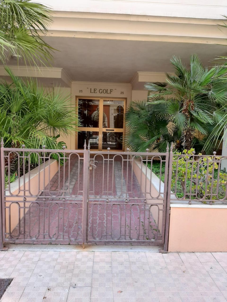 Facade/entrance