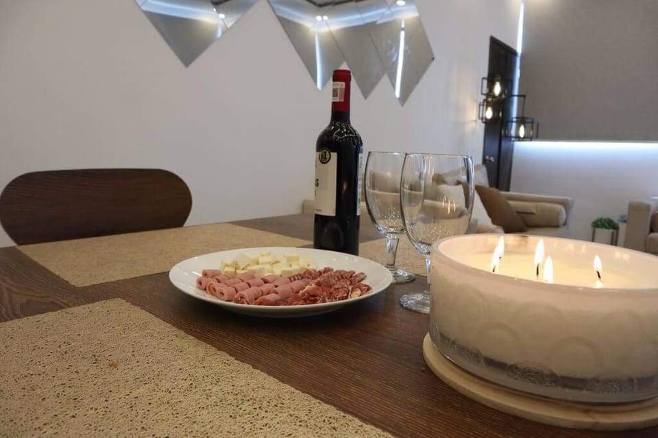 Food and drinks, Food, Drinks, Alcoholic drinks