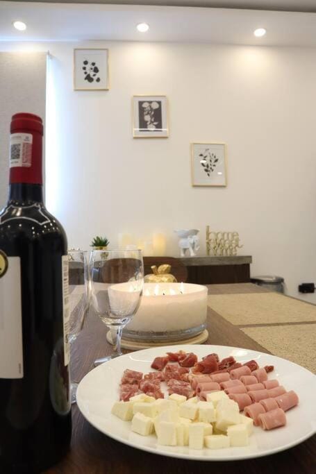 Food and drinks, Food, Drinks