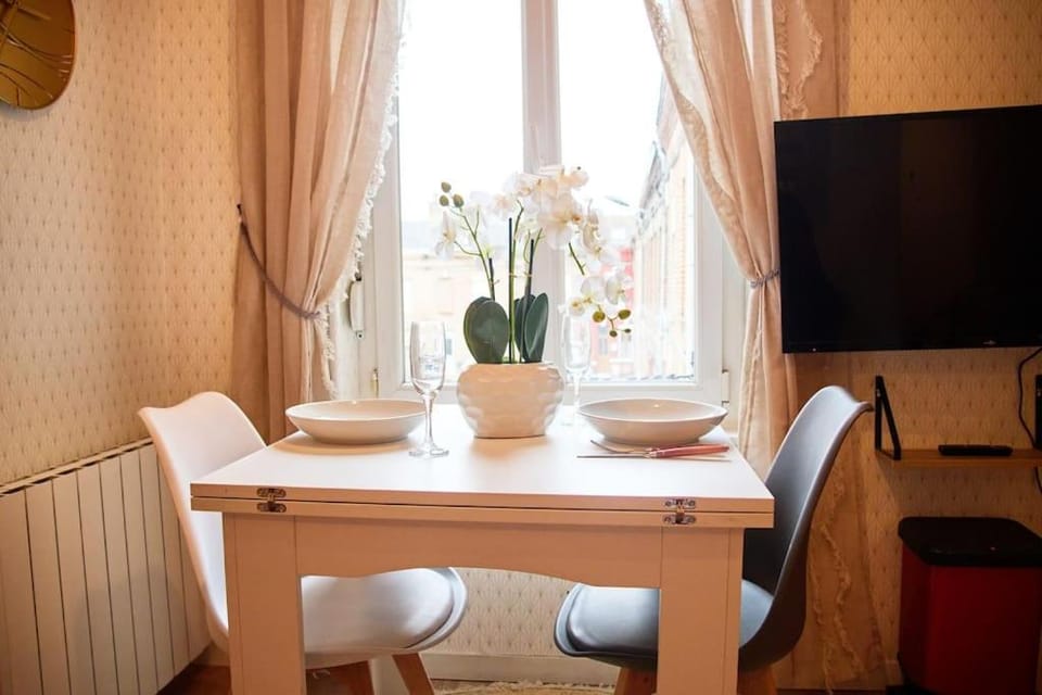 STUDIO EXOTIC - PROCHE GARE - WiFi - NETFLIX Apartment in Amiens