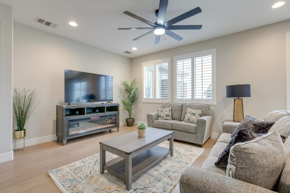 Luxe Roseville Home w/ Pool & Hot Tub! House in Roseville