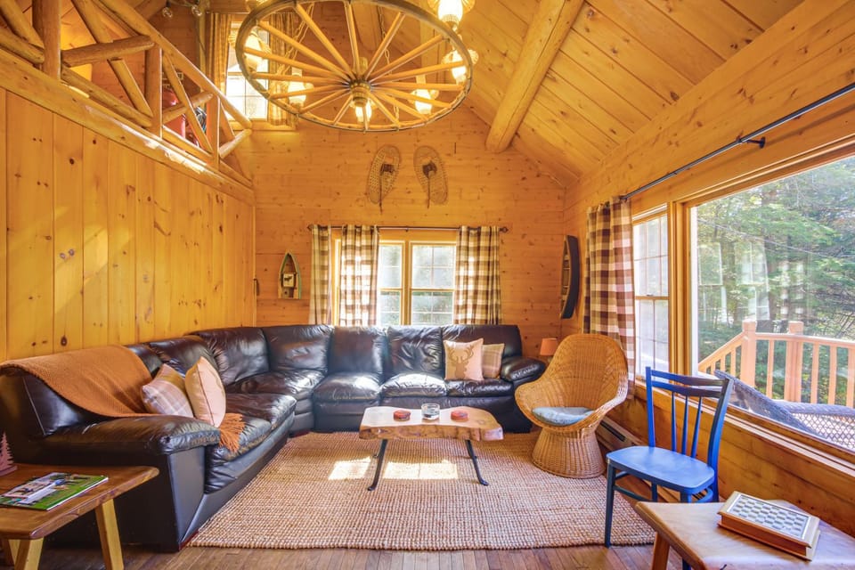 Andover Cabin Retreat w/ Hot Tub & Fireplace! Cabin in Andover