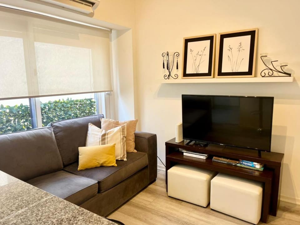 Communal lounge/ TV room, TV and multimedia, Living room, Seating area