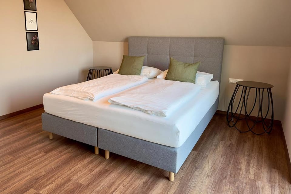 Bed, Photo of the whole room