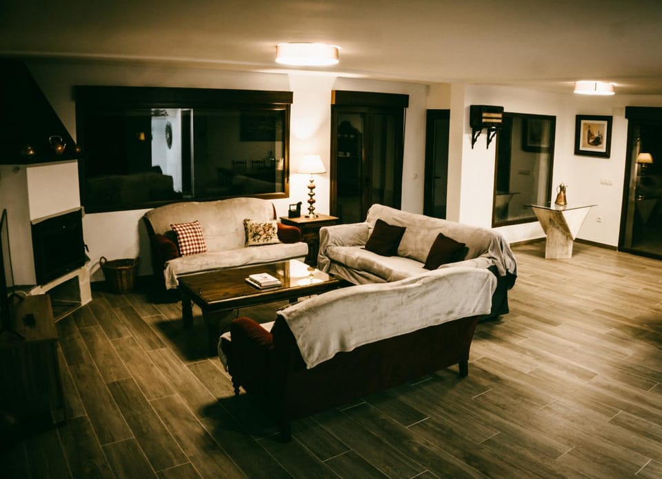 Communal lounge/ TV room