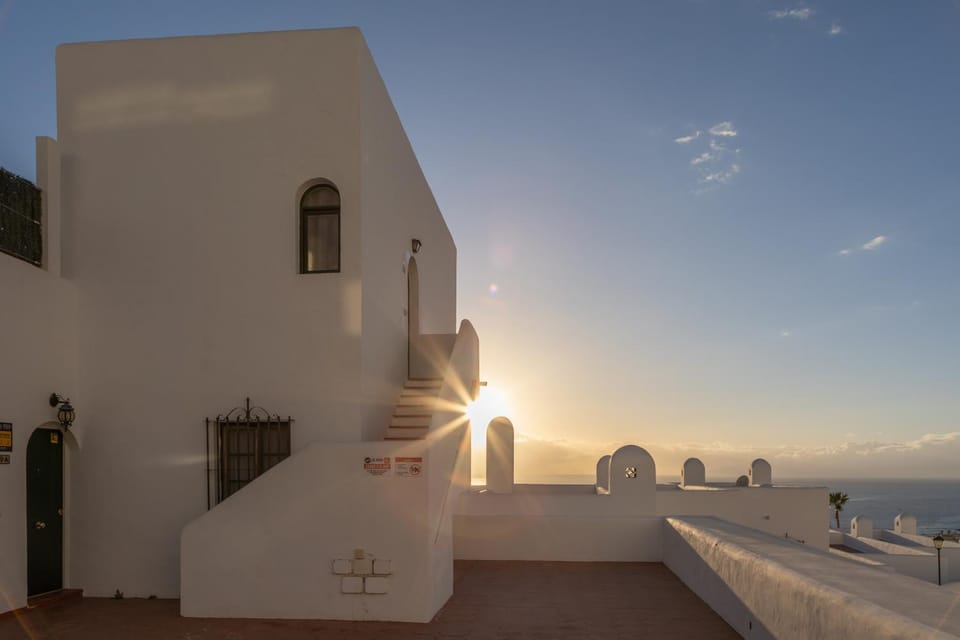 Facade/entrance, Photo of the whole room, Sea view, Sunset