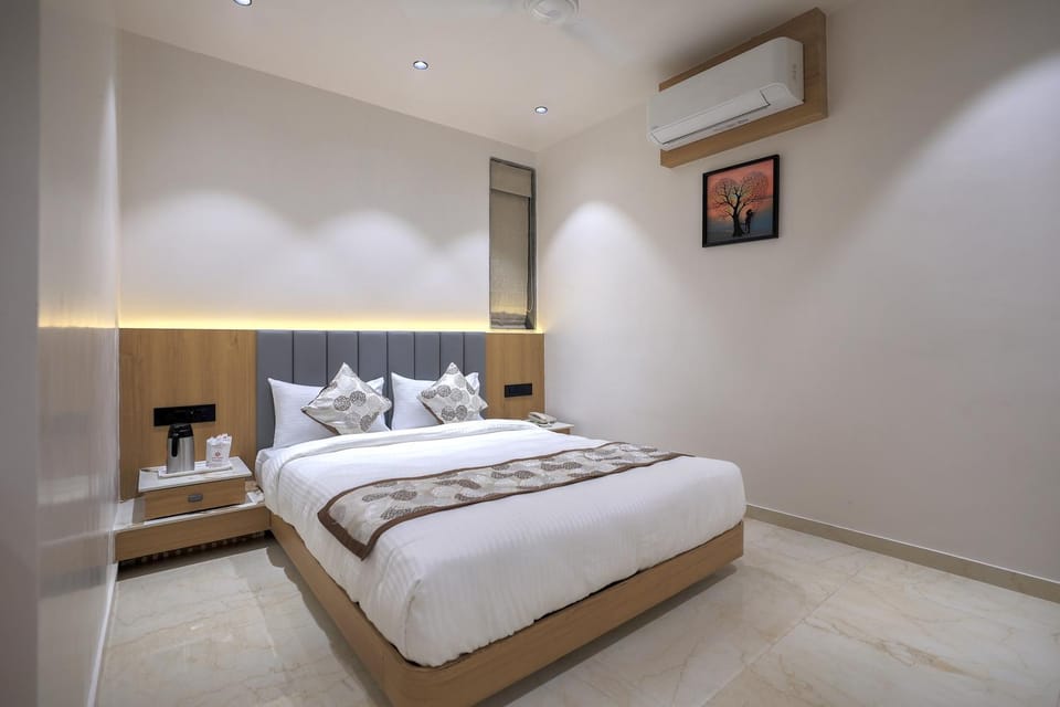 Bed, Photo of the whole room, air conditioner