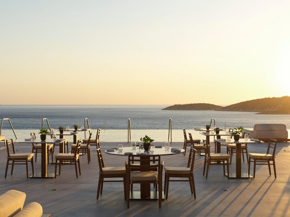 Restaurant/places to eat, Natural landscape, Sea view