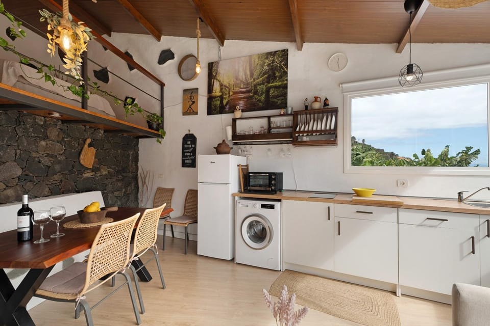 Property building, Kitchen or kitchenette, Living room