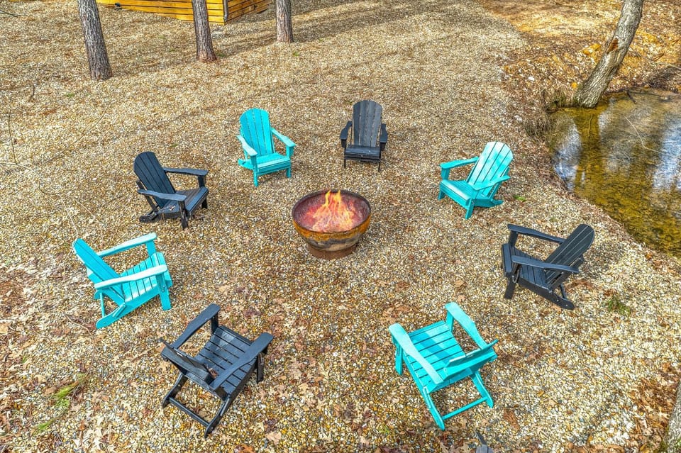 Hot tub Fire pit Games Sleeps 16 Huge Deck House in Broken Bow