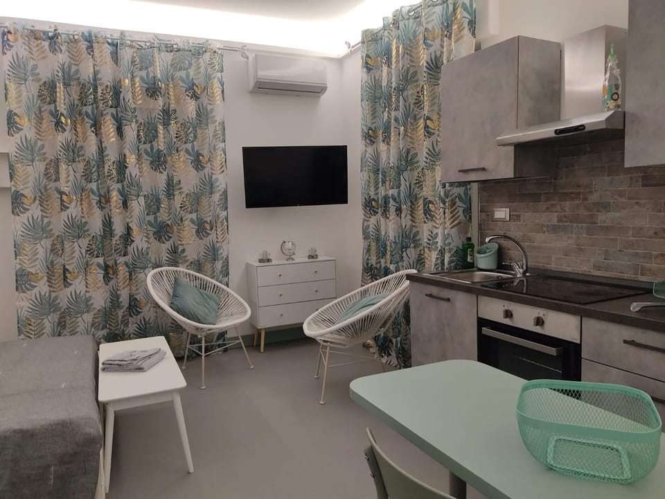 TV and multimedia, Kitchen or kitchenette, Living room, Dining area