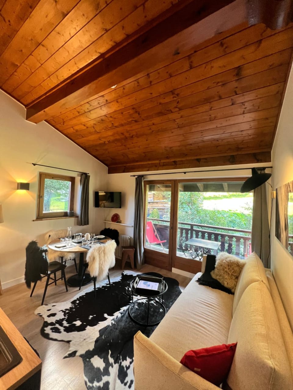 Living room, Seating area, kitchen