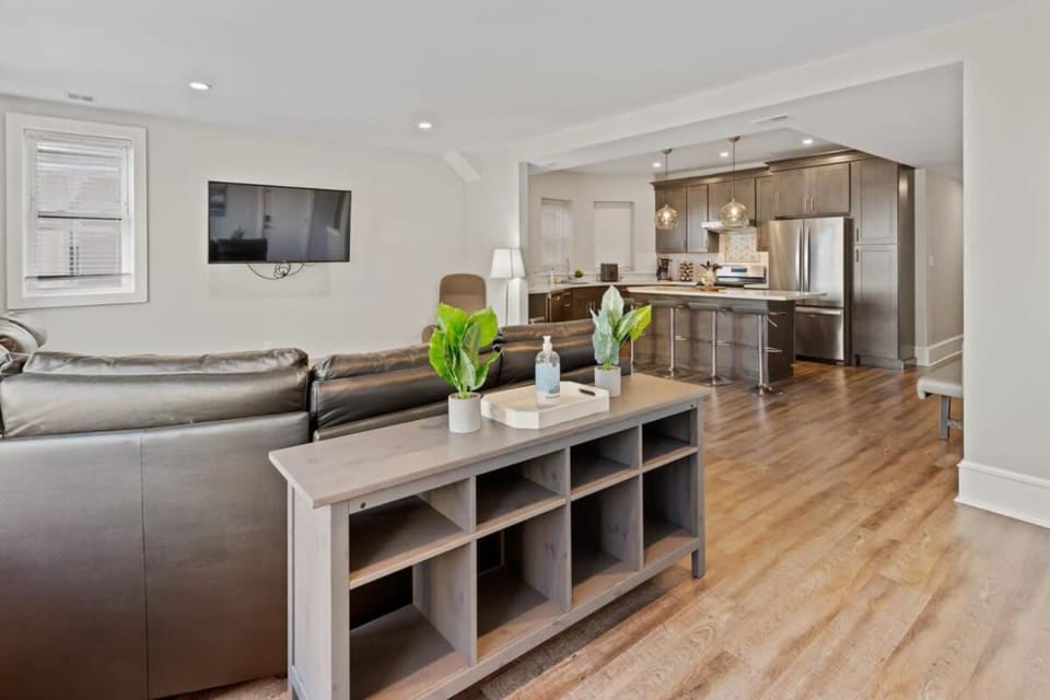 Luxurious 8BR Beach Duplex w Ocean Views Apartment in Ventnor City