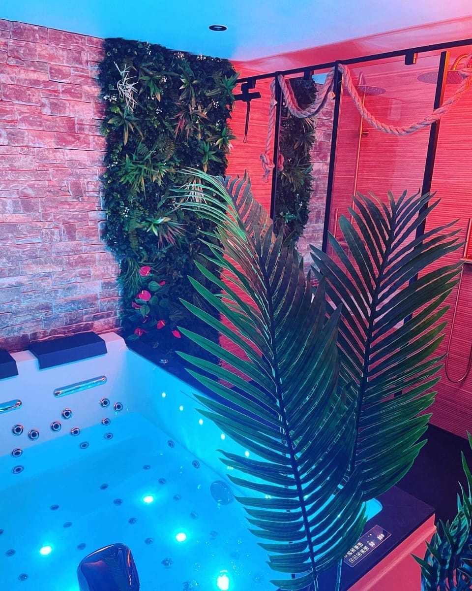Hot Tub, Hot Tub